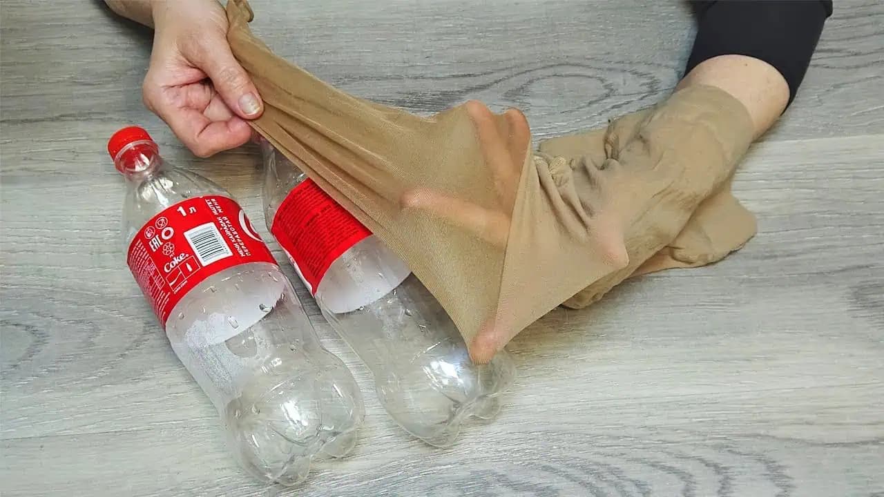 Skvelý kreatívny nápad: Premeňte staré silonky a plastovú fľašu na krásnu vec do bytu!