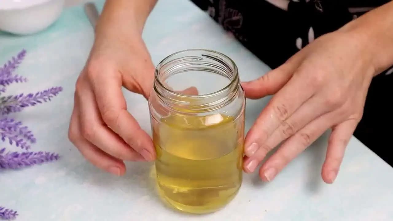 Plastové vedierko od potravín už nevyhadzujte: Vyrobte si z neho za pár eur takúto krásnu vec!