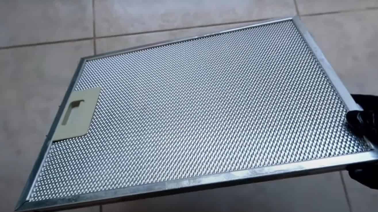 Môj digestor fungoval len na 50%: Kamarátka mi ukázala TRIK, ako rýchlo odstrániť všetky nečistoty a mastnotu – ten rozdiel je obrovský!