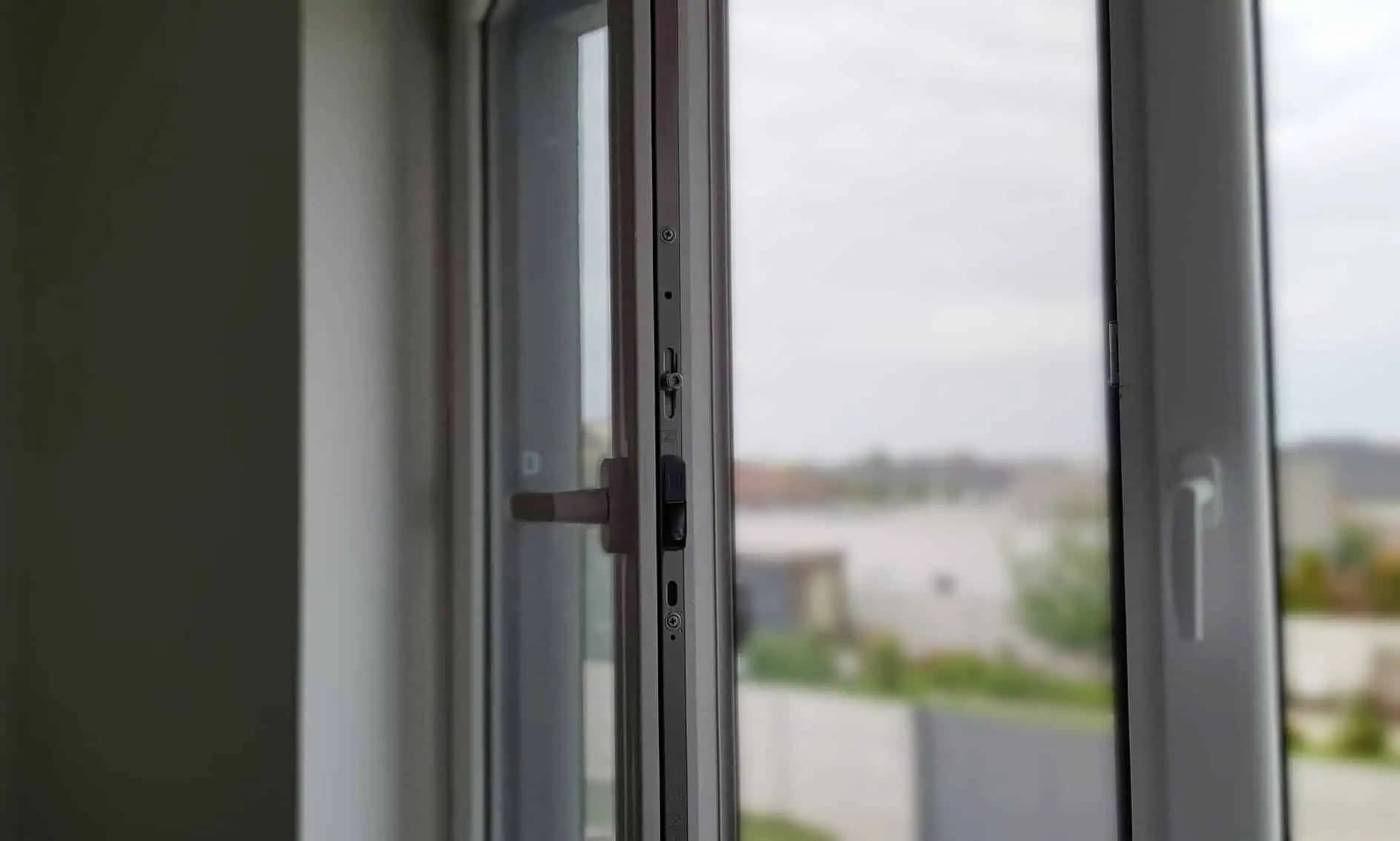 Toto je návod, ako sa zbaviť kondenzácie na oknách: Už žiadne rosenie a riziko tvorby plesní!