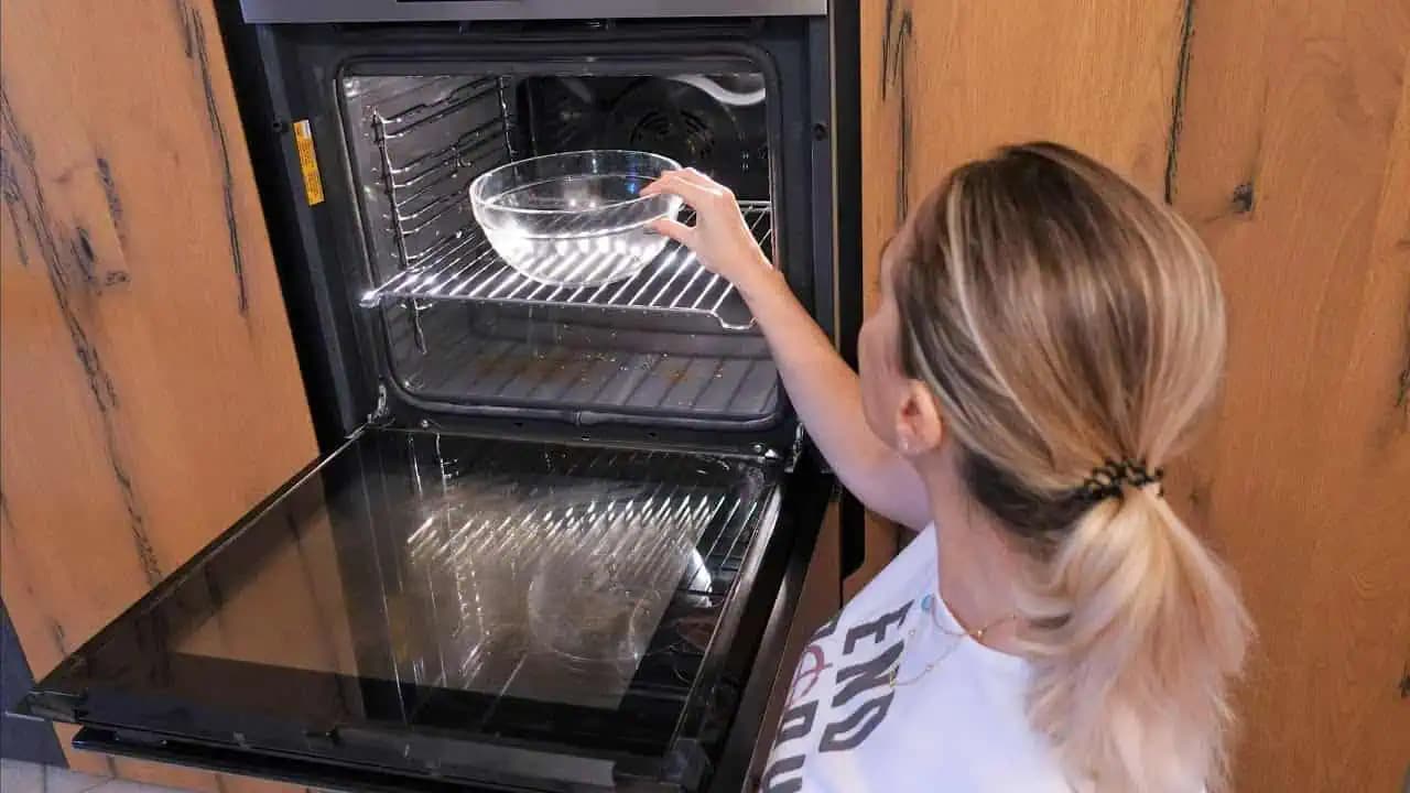 RÚRU čistím bez toho, aby som pohla prstom: Tento domáci TRIK funguje na 100%!