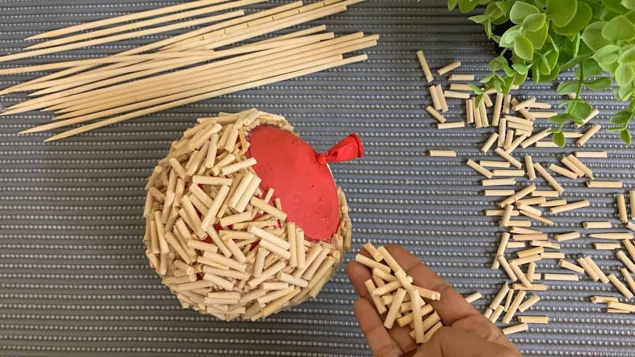 Len balón, špajdle a lepidlo: Vyrobte si to aj vy za pár drobných!