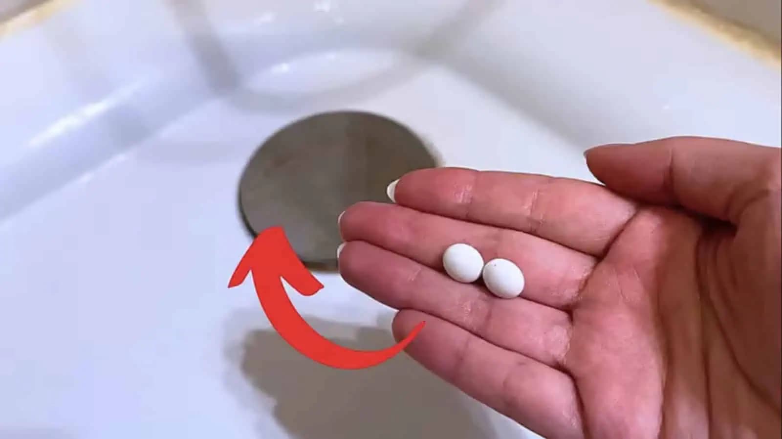 Hodím to do upchatého odtoku v sprche a LEN napustím vodu: Po chvíli odteká ako nový!