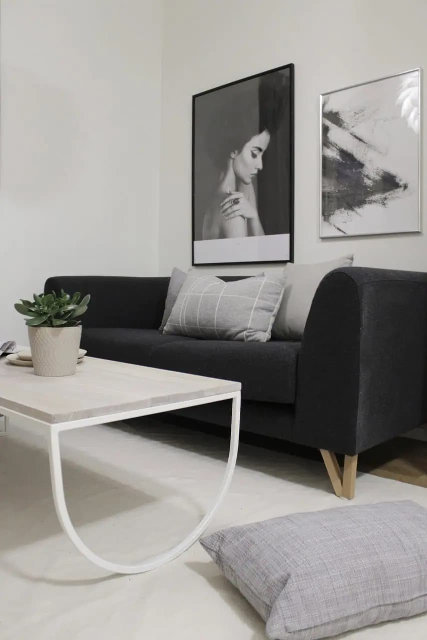 Toto doslova vytiahne aj starú špinu: ZABUDNITE na drahé tepovanie, s týmto stará sedačka žiari čistotu a ani sa nenarobíte!