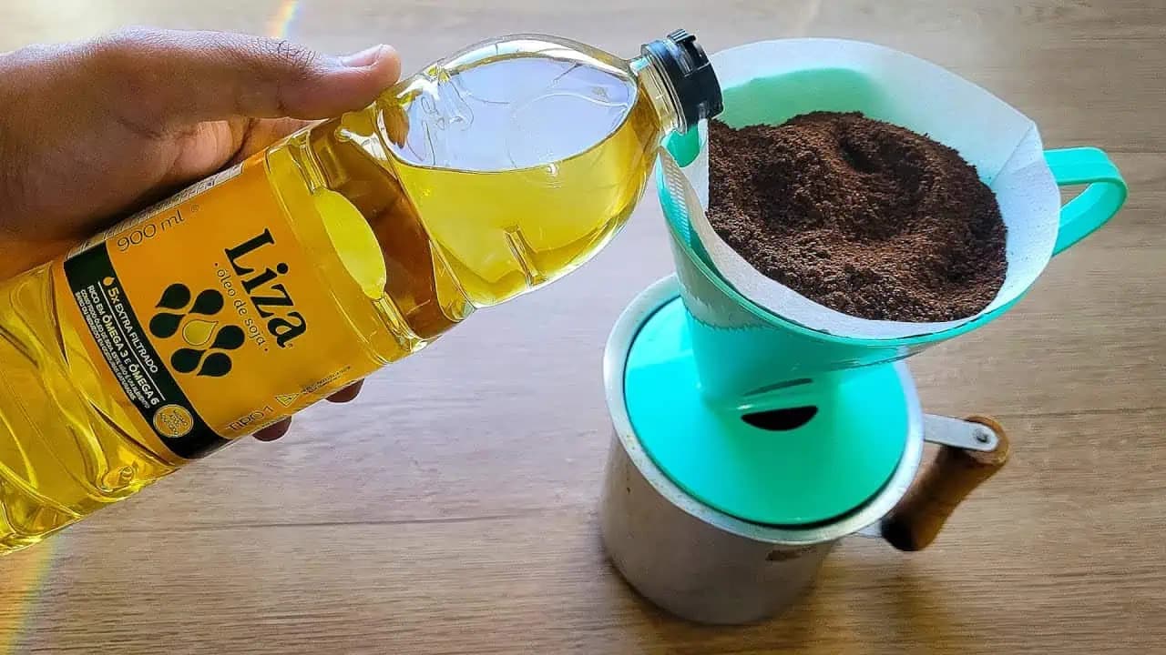 Vezmite obyčajný OLEJ, nalejte ho do kávy a dobre si zapamätajte tento TRIK: Robím to každý rok a radím to každému!