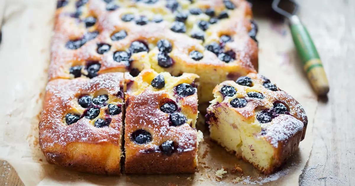 Hrnčeková RÝCHLOVKA s tvarohom a čučoriedkami: Toto je ten najlepší koláč na svete (RECEPT)!