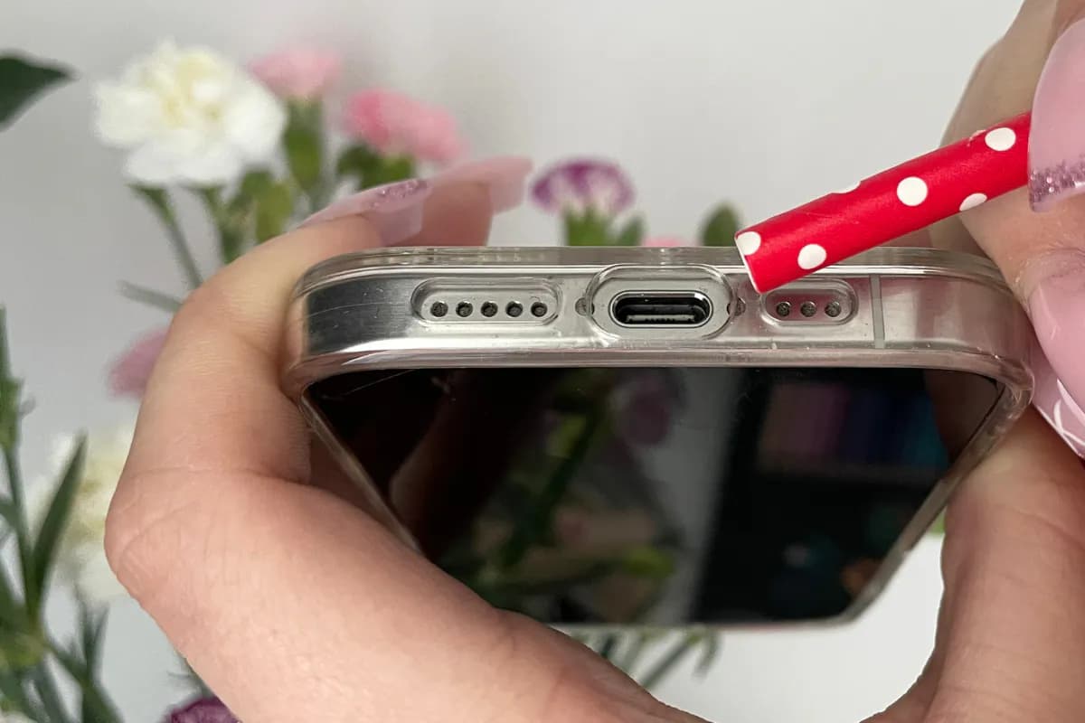 Keď brat strčil slamku do telefónu, smial som sa mu: Teraz to robím aj ja!