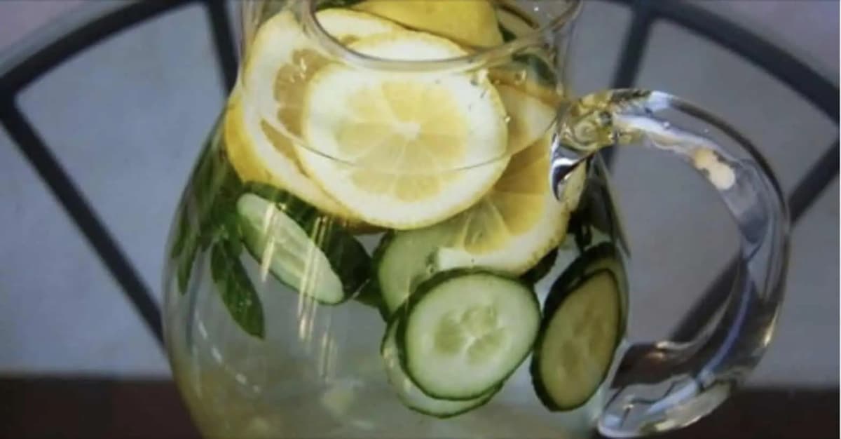 Prvých 1,5 litra treba vypiť do 16:00! Začínala som na 80 kilách, po týžni mám 77 – TU je recept!