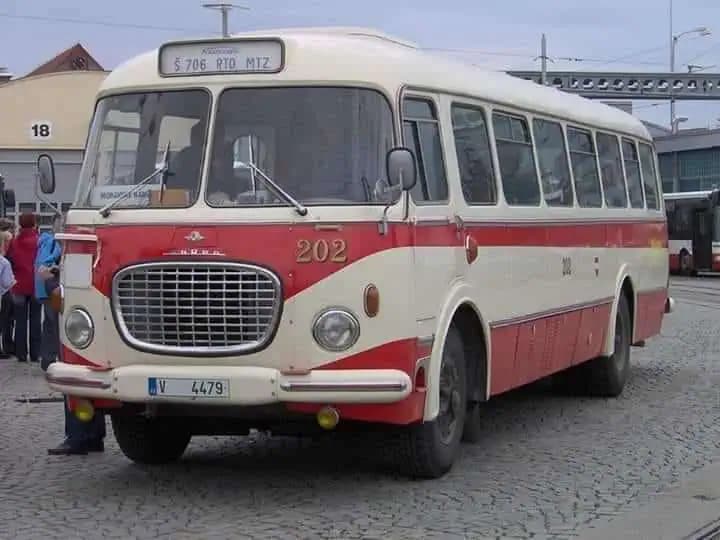 Pamätáte si ešte na tento autobus? Takto sme cestovali za bývalého režimu!