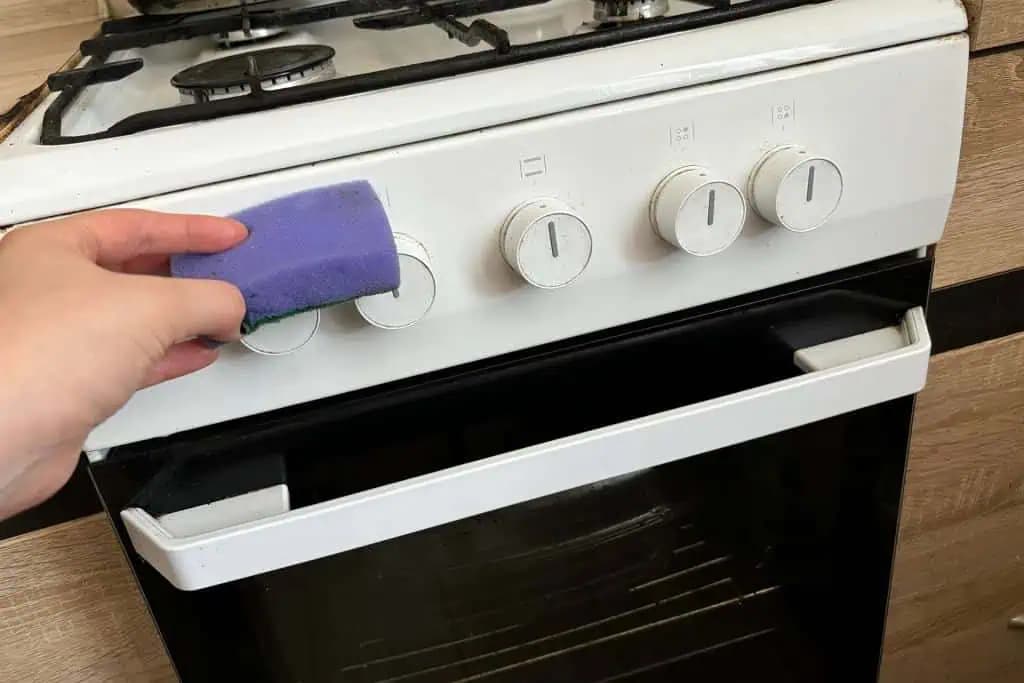 Týmto spôsobom ČISTÍM dokonca aj gombíky na sporáku: Za 2 MINÚTY sa všetko leskne ako nové!