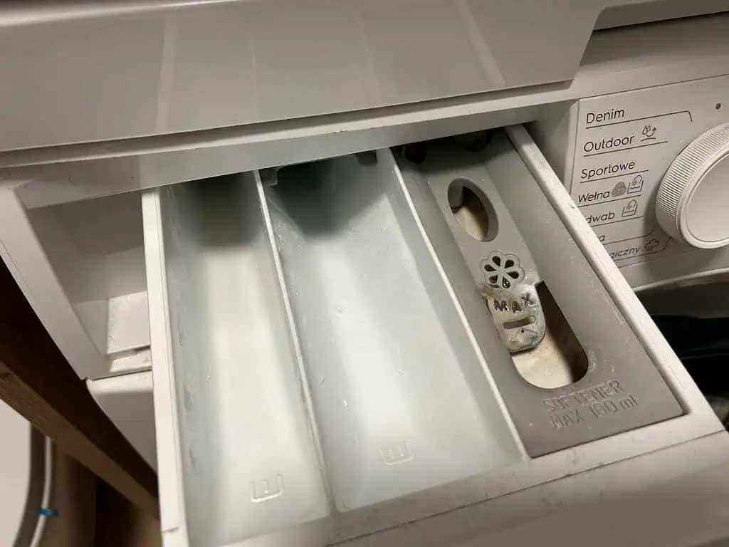 Prečo práčka dobre nevyperie oblečenie? Pozrite sa na TOTO miesto, tam je odpoveď!