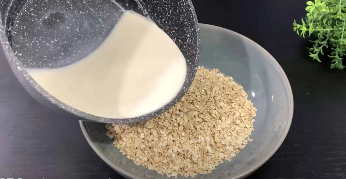 Do ovsených vločiek nalejem pohár mlieka a robím takto každé ráno: RECEPT, s ktorým som schudla už 7 kíl!