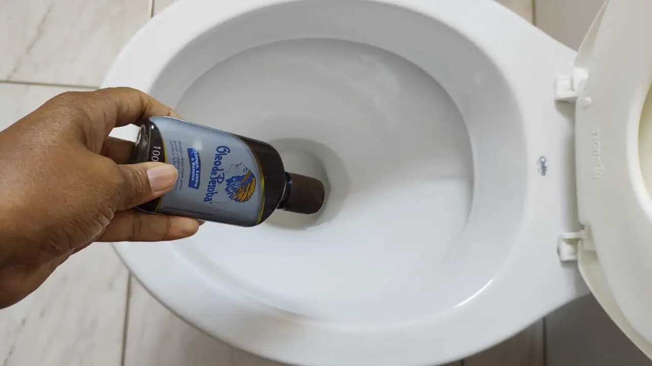 Toaletu umývam len 1x za mesiac a je perfektne čistá, voňavá a bez žltých škvŕn: Nič iné nefunguje tak dlho!