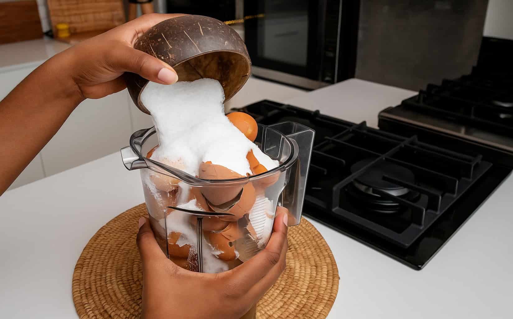 Nikdy nevyhadzujem škrupiny z vajec: Namiesto toto ich dáva do mixéra s práškom na pranie a radím to aj vám!