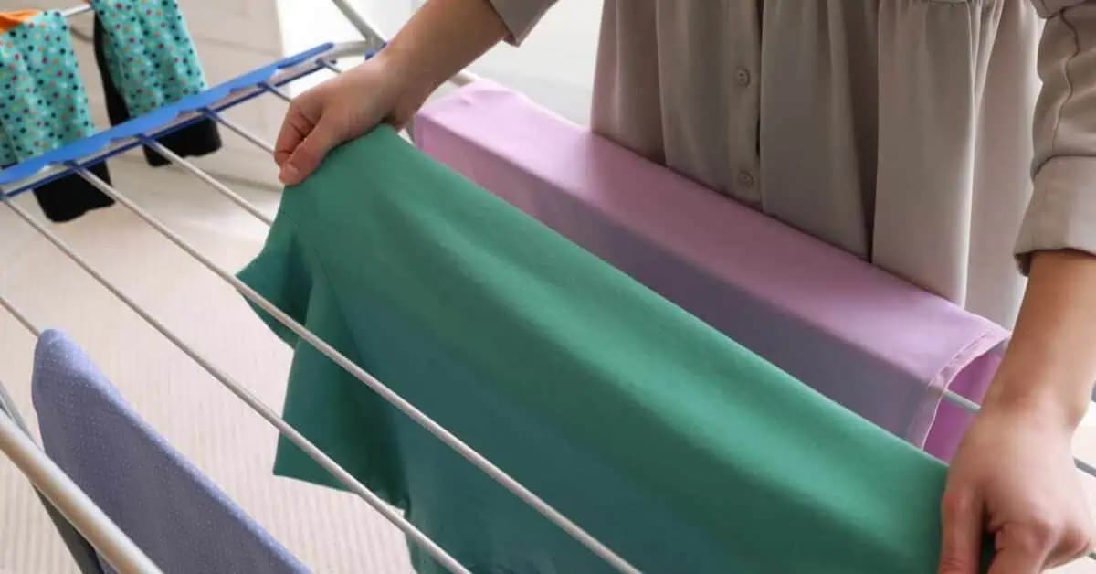 Ako sušiť oblečenie v interiéri, keď vonku prší? Takto sa raz a navždy rozlúčite s vlhkosťou!