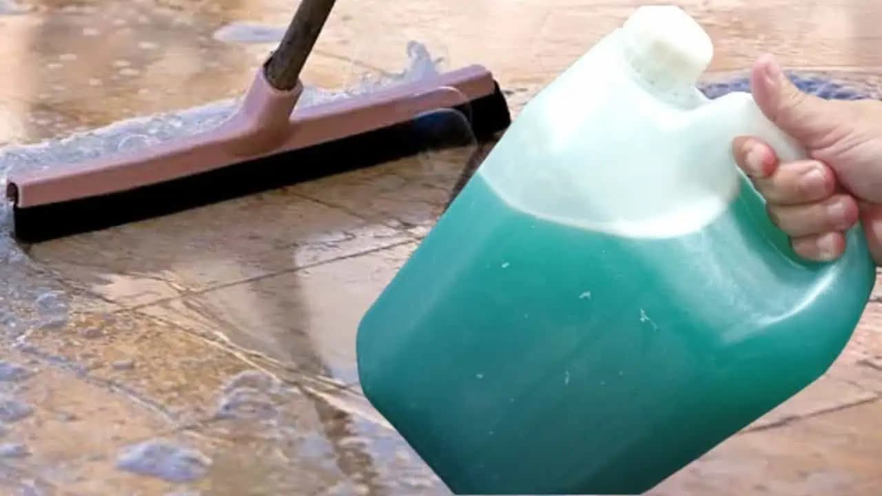 Domáci čistič podláh s WAU efektom: Podlahy teraz doslova žiaria a nikde ani šmuha!