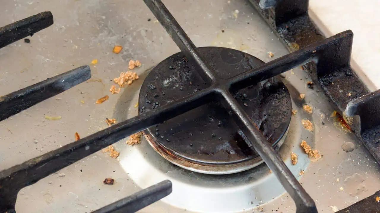 Vezmite ho, potrite ním horáky a okamžite sa budú lesknúť ako nový: Najlepší domáci trik!