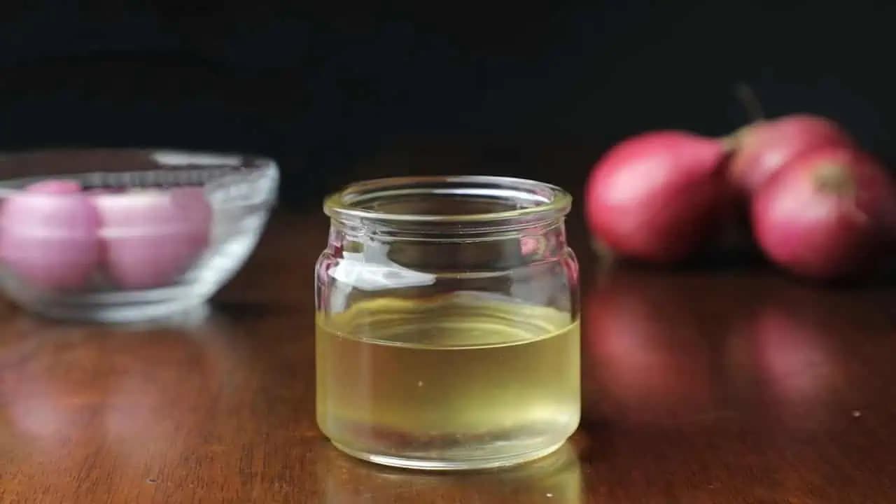 Vyrobte si zázračný cibuľový olej na vlasy: Zastaví vypadávanie a vlasy budú rásť oveľa rýchlejšie!