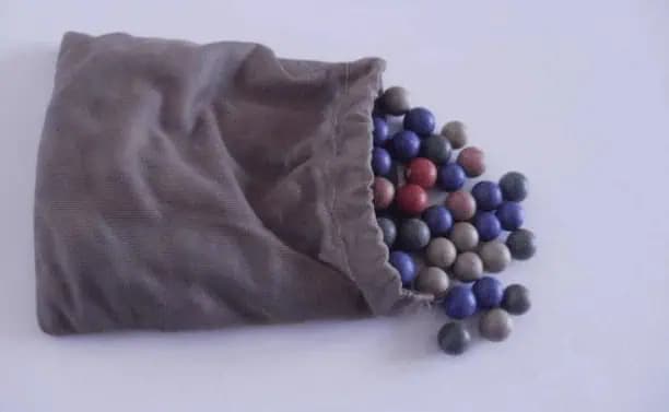 Spomeniete si ešte na hlinené guličky v látkovom vrecku? Ikona minulých generácií, ktorá zanechala nezmazateľné spomienky!