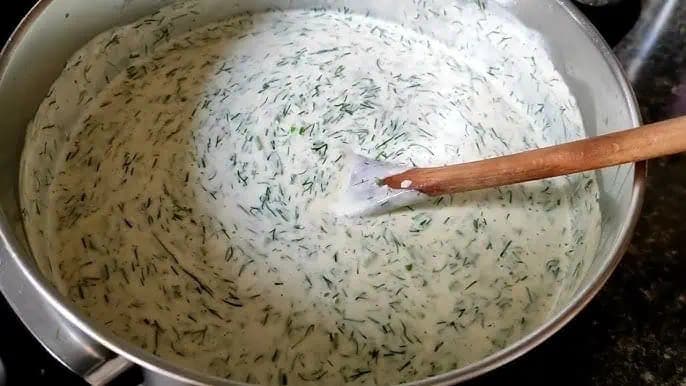 Ako pridať smotanu do omáčky, aby sa nezrazila? Funguje na to jednoduchý TRIK!