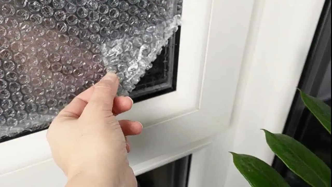 Toto je spôsob, ako si jednoducho zaizolujete okná: V byte bude vždy teplo a bez tepelných strát!