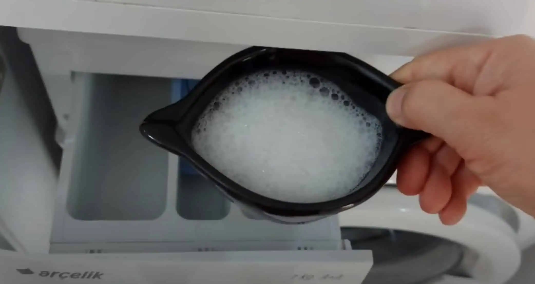 Už neriešim zapáchajúcu bielizeň ani vodný kameň v práčke: Zázrak na pranie odkukaný od švagrinej!