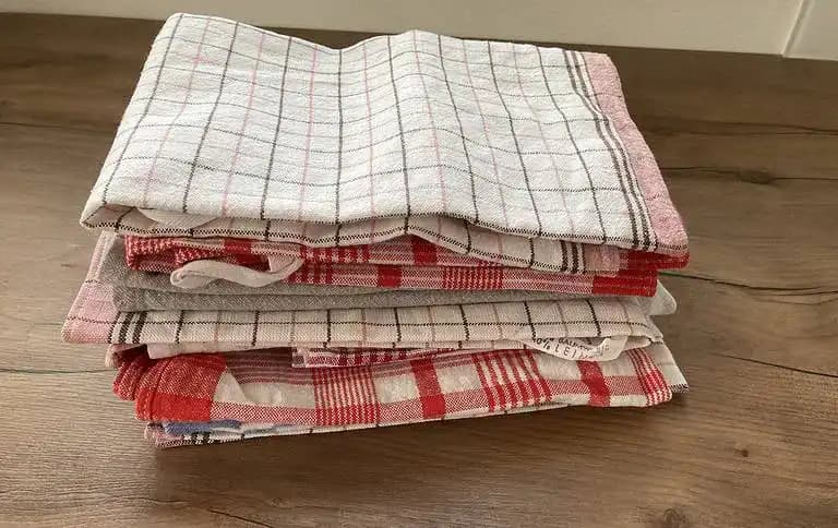 Už mi ani nenapadne vyvárať utierky: Túto fintu mi poradila pani kuchárka zo školy – kto neskúsi, neuverí!