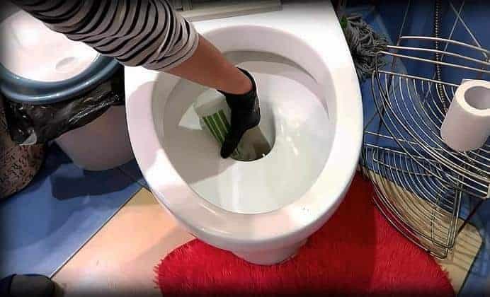 OPRAVÁR mi poradil, ako vyčistiť toaletu bez chémie: 1 čistenie stačí na celý rok!