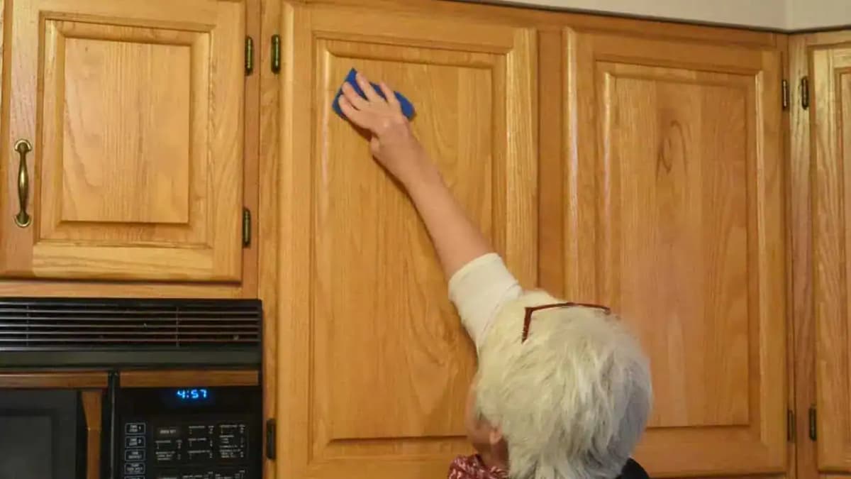 Tomuto triku na odmastenie kuchynskej linky som neverila, ale skúsila som a odporúčam každému: Zmizne aj zažratá mastnota!