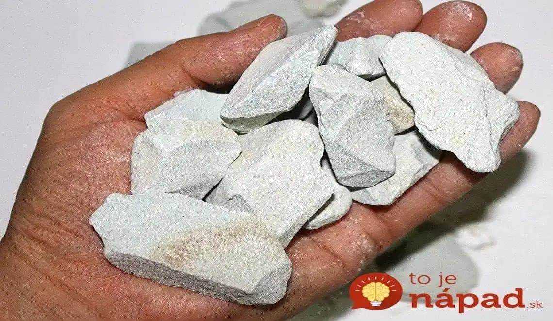 Tento kameň by mal poznať každý: Dajte si ho k oknu a neuveríte, akú úžasnú službu pre vás bude robiť celé roky!