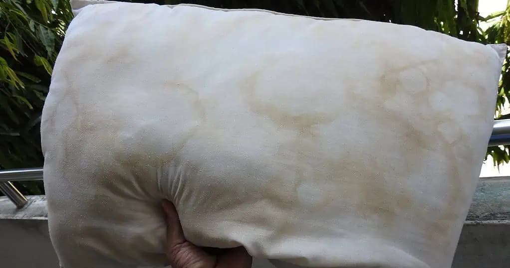 Perfektný TRIK mojej svokry, ako odstrániť ŽLTÉ škvrny z vankúša? Úplne ako z obchodu!