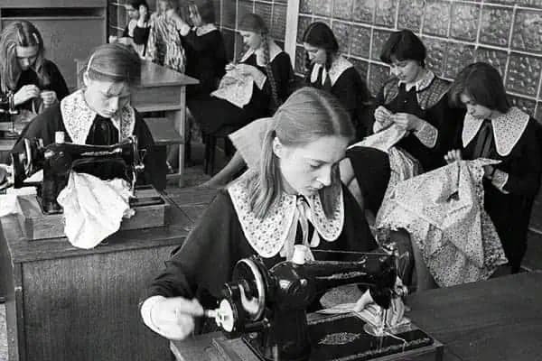 Za socializmu sa žiaci okrem vzdelávania učili v škole aj pracovať: Záhrada, práca s drevom a varenie patrili do nášho rozvrhu hodín!