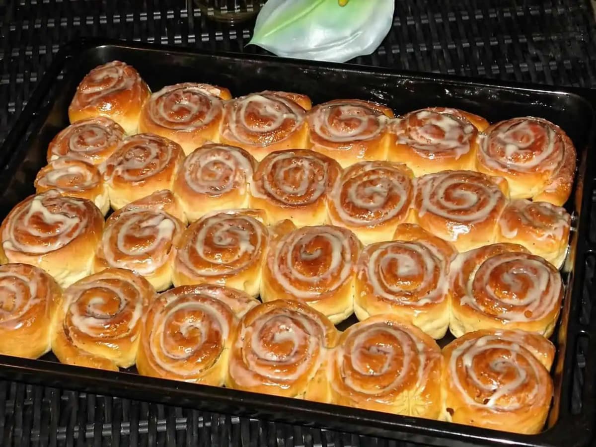 Mäkučké a fantasticky chutné škoricové slimáky s vanilkovou polevou!