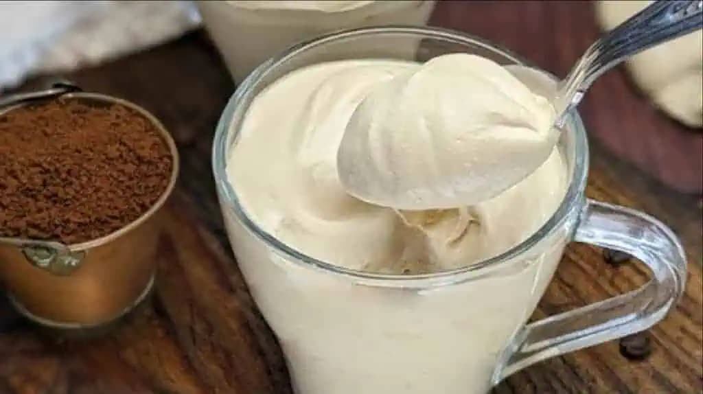 Recept na úžasný KÁVOVÝ krém ako z cukrárne: Žiadne maslo, žiadne kondenzované mlieko, ani vajcia – miliónová chuť!