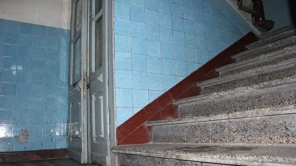 Nielen nápisy na dverách: Zlodeji majú novú metódu, ako skontrolovať, či ste na dovolenke!