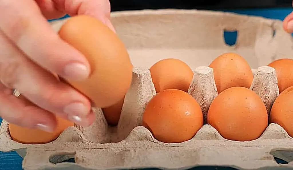 Po zakúpení vajec v obchode ich otočte hore nohami: Ani neviete, koľko môžete získať!
