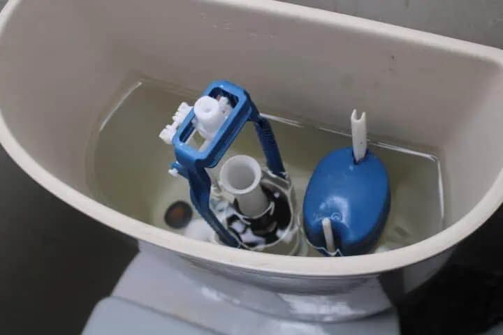Skúsený inštalatér povedal, ako rýchlo OPRAVIŤ pretekajúce WC: FUNGUJE to!