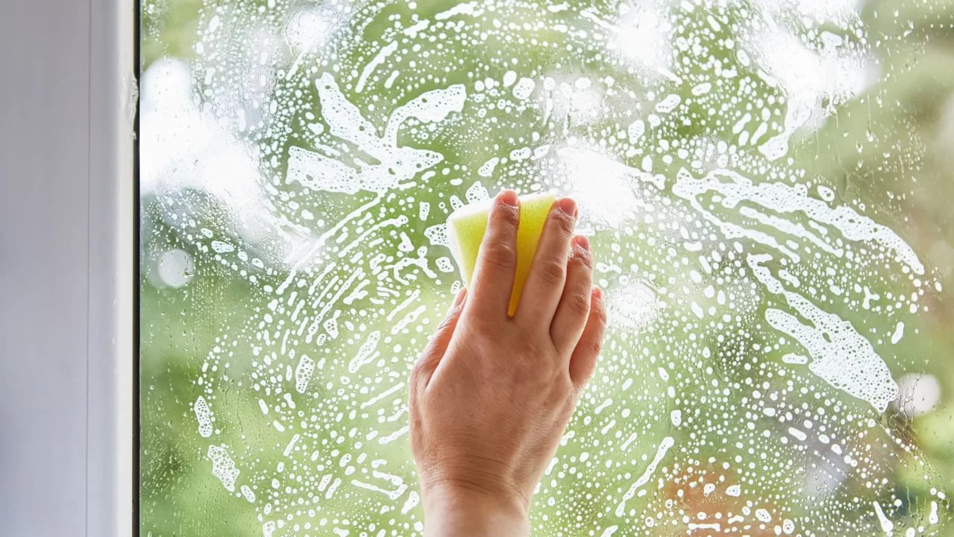 Na každé okno som dala pár kvapiek. Okamžite sa prestali rosiť!