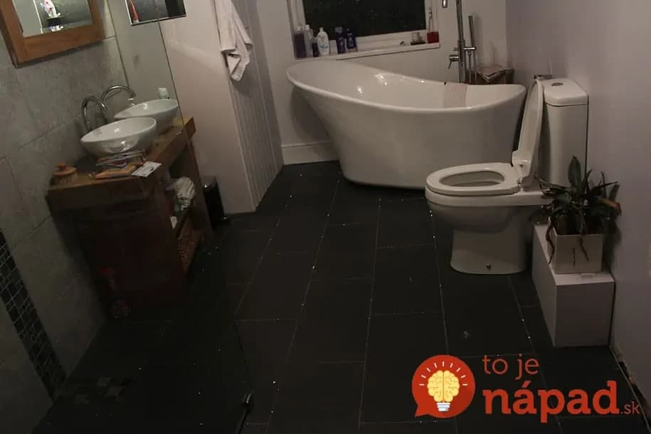 Muž chcel prekvapiť manželku. Podlahu v kúpeľni premenil na hviezdnu oblohu!