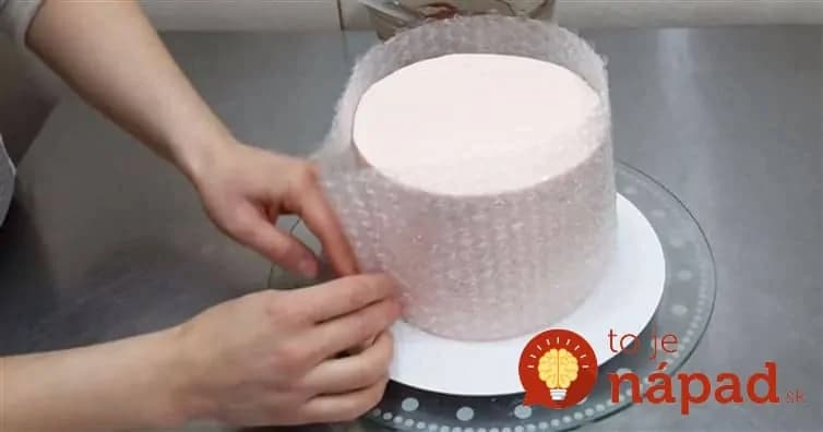 Video: Ako ozdobiť tortu pomocou bublinkovej fólie?