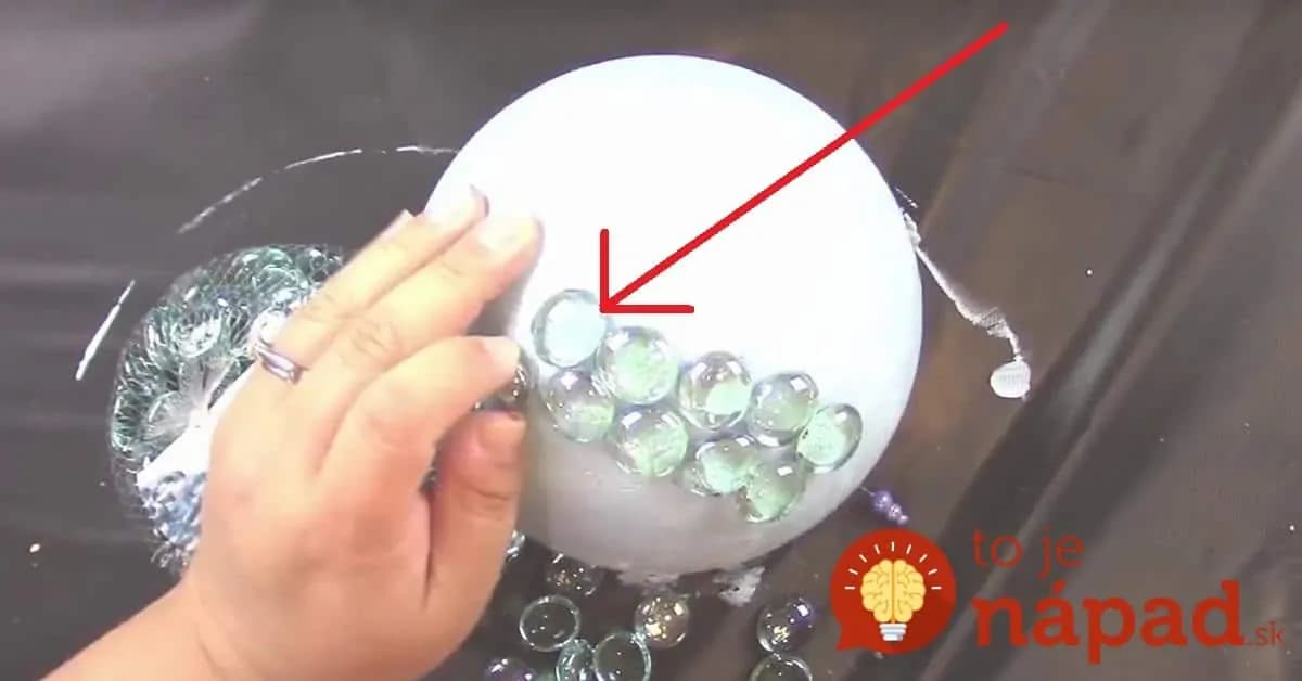 Vzala kúsok polysterénu a ozdobné kamene: Za touto krásou v záhrade sa otočí každý!