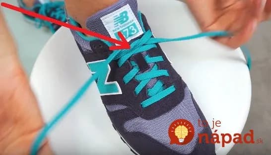 Neviete naučiť deti uviazať si šnúrky? Vďaka tomuto triku to zvládnu za 2 minúty a navyše, hodí sa to aj vám!