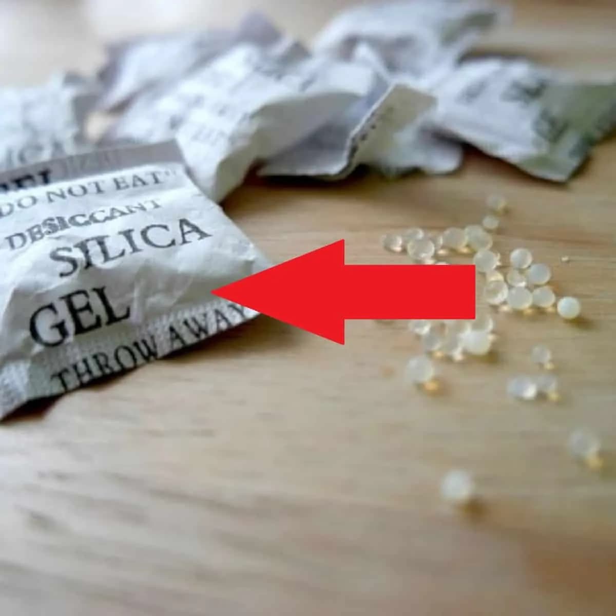 Nevyhadzujte vrecúška Silica Gelu, ktoré nájdete v škatuliach od topánok a taškách: Ani sa nám nesnívalo, že dokážu toto!