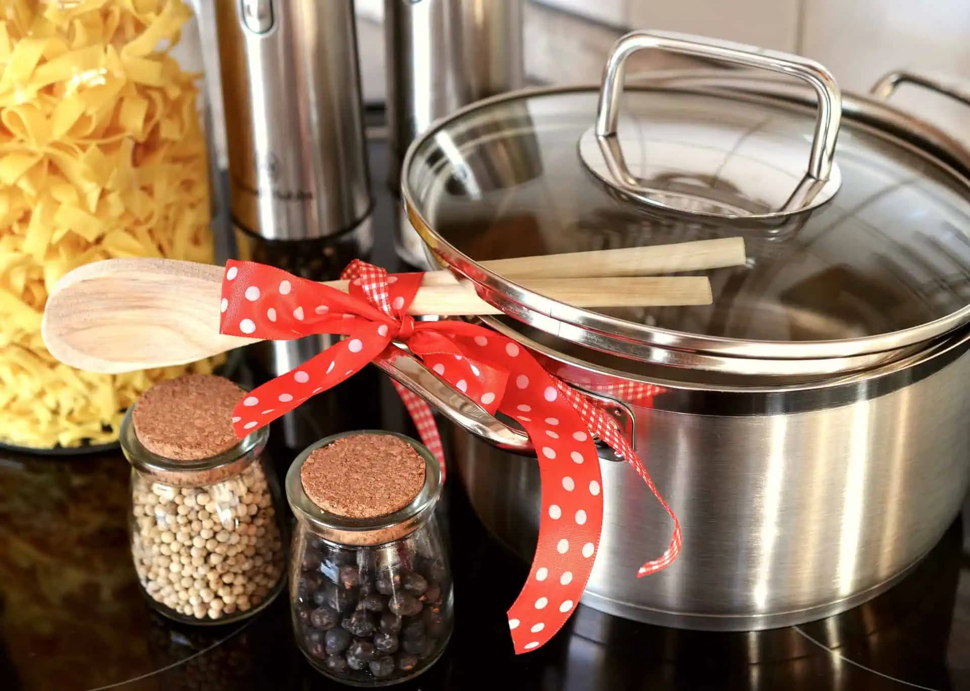 Sklenené pokrievky sa lesknú a žiaria čistotou: Škoda, že som o tomto spôsobe čistenia nevedela skôr!