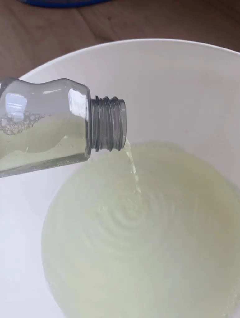 Ak máte doma lacný zelený šampón, máte vyhraté: Triky, ktoré vás presvedčia, že nie je len na vlasy!