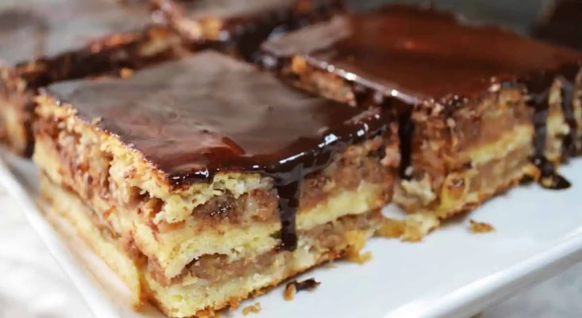 Luxus na tanieriku: Úžasné jablkové rezy s orechmi a čokoládou!