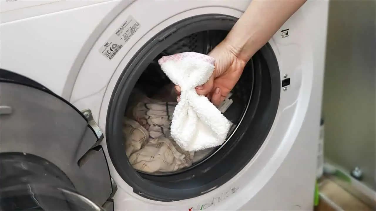 DAJTE rovno do bubna TOTO a utierky sú ako nové: Rokmi overený spôsob, ako vybieliť komplet všetky utierky!