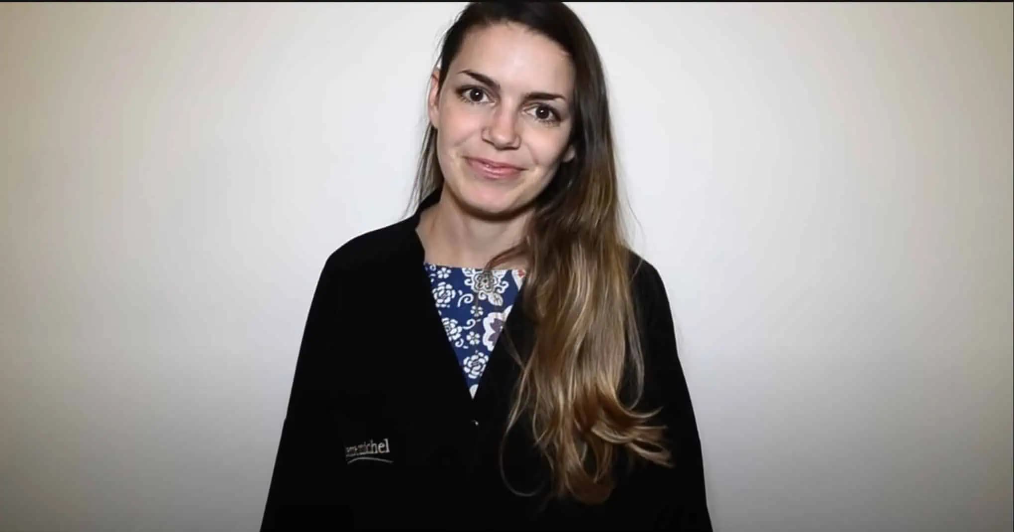 Žena požiadala kaderníka o ÚPLNE nový účes: Keď skončil, nespoznala ju ani vlastná rodina – TÁ zmena vám vyrazí dych!