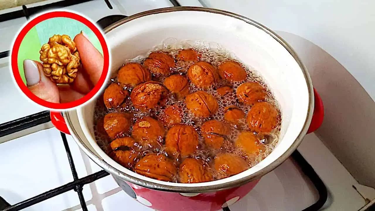 ORECHY SA ČISTIA SAMÉ! Ako rozlúsknuť veľa celých jadier za 5 minút? Tajomstvo starej mamy!