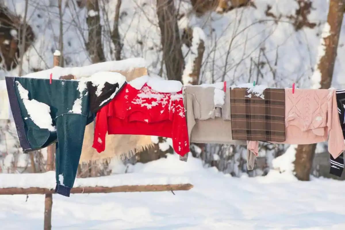 V zime bielizeň v byte nesuším: Počúvam babku a vešiam oblečenie do mrazu!